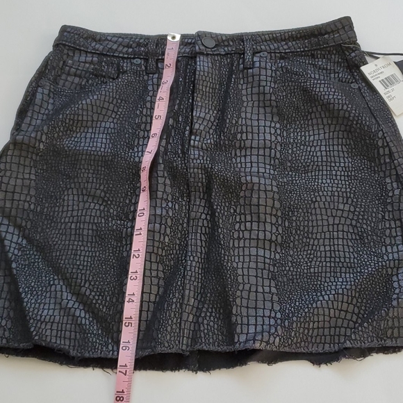 BLANKNYC denim metallic snake print raw hem mini skirt - Picture 6 of 10